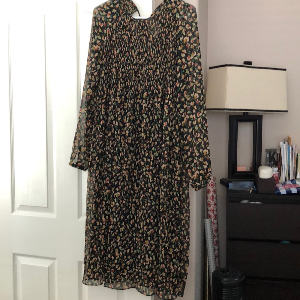 Long flowery flows dress